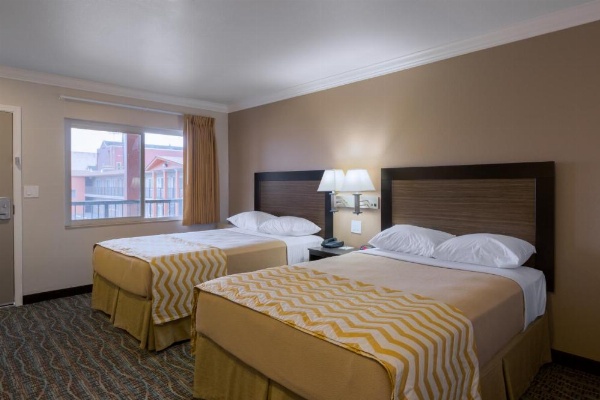 Travelodge by Wyndham Eureka image 10