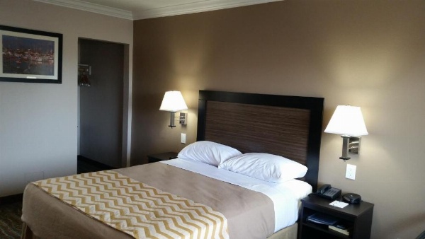 Travelodge by Wyndham Eureka image 16