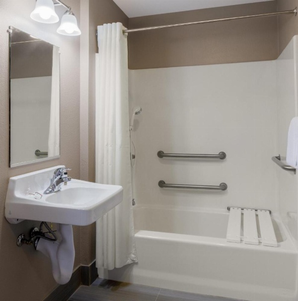 Travelodge by Wyndham Eureka image 30