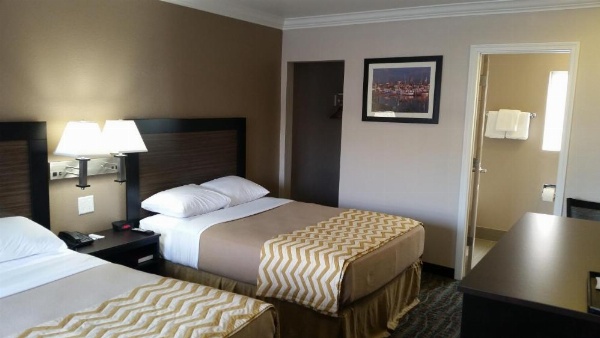 Travelodge by Wyndham Eureka image 8